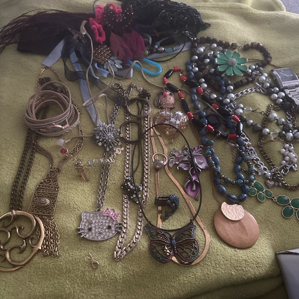Jewelry bundle with lots of jewelry worth way more. Necklaces,rings, bracelets